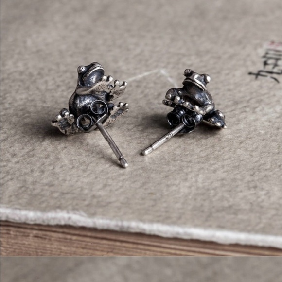 S925 SINGLE ACCENT Frog Ear Nail Rock Personality Earring - Picture 4 of 6